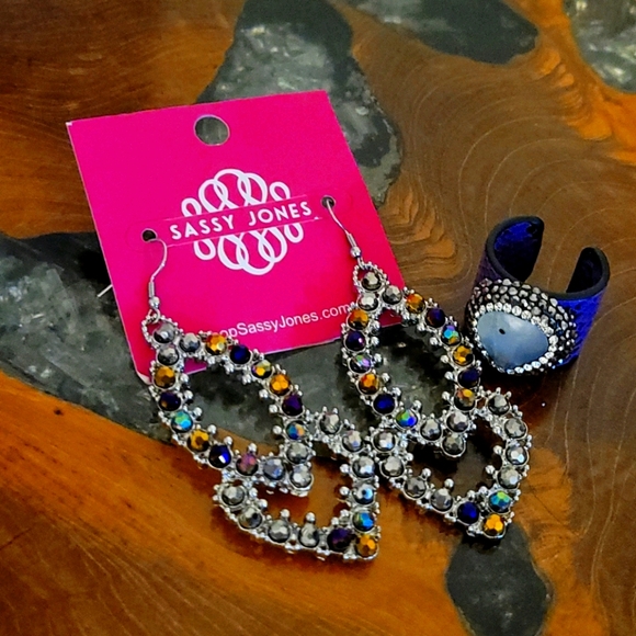 Earrings - Picture 1 of 1